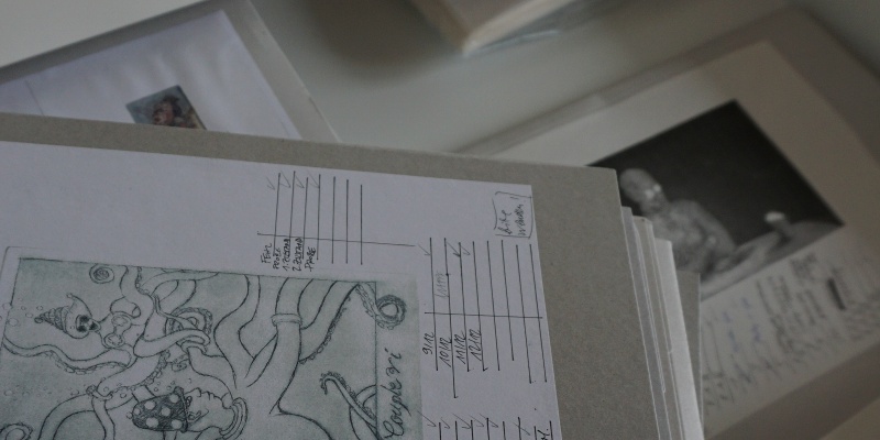 Grafikmappen im Atelier Grafikmappen im Atleier bei Thomas van der Linde